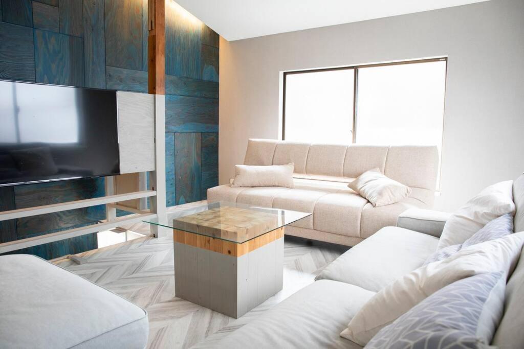 別墅 西九条 Guest House! Usjまで電車で5分!西九条駅徒歩3分!最大10人宿泊可能!デザイナーズハウス!2階建て一軒家貸切