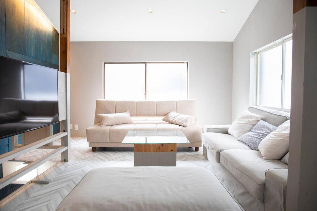西九条 Guest House! Usjまで電車で5分!西九条駅徒歩3分!最大10人宿泊可能!デザイナーズハウス!2階建て一軒家貸切 別墅 大阪