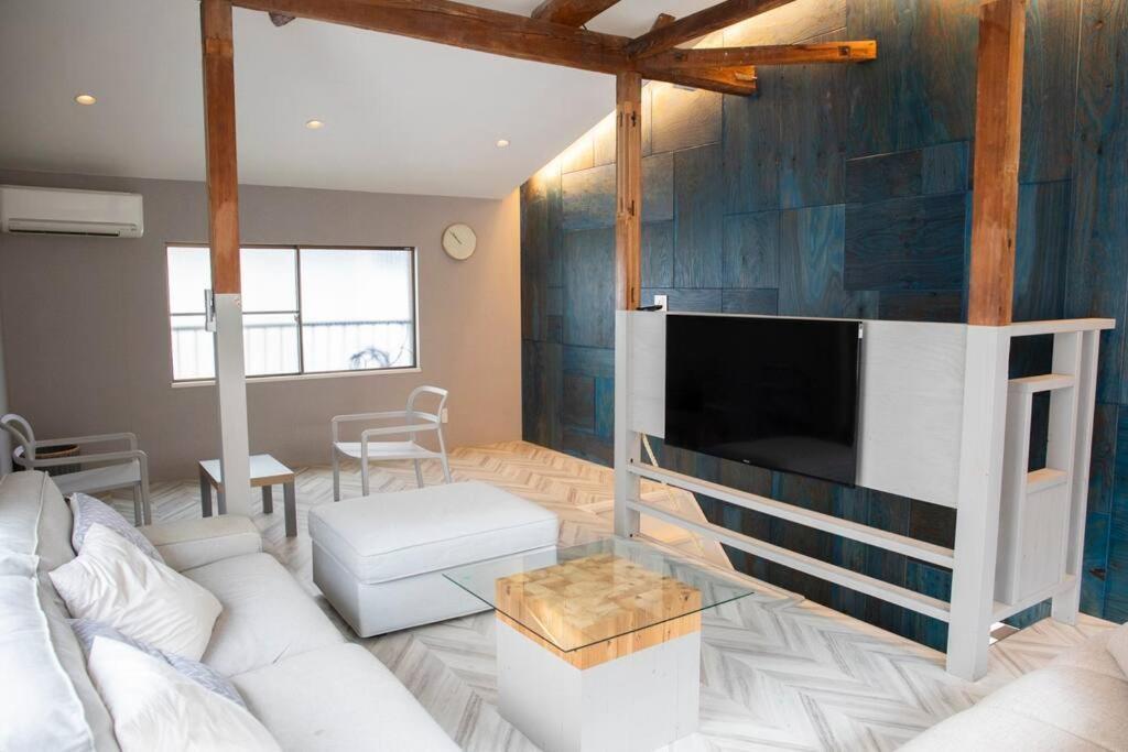 西九条 Guest House! Usjまで電車で5分!西九条駅徒歩3分!最大10人宿泊可能!デザイナーズハウス!2階建て一軒家貸切 大阪