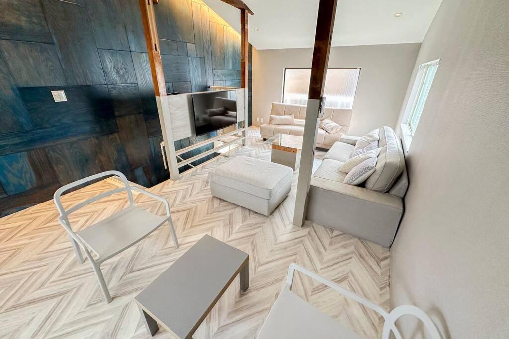 西九条 Guest House! Usjまで電車で5分!西九条駅徒歩3分!最大10人宿泊可能!デザイナーズハウス!2階建て一軒家貸切 大阪