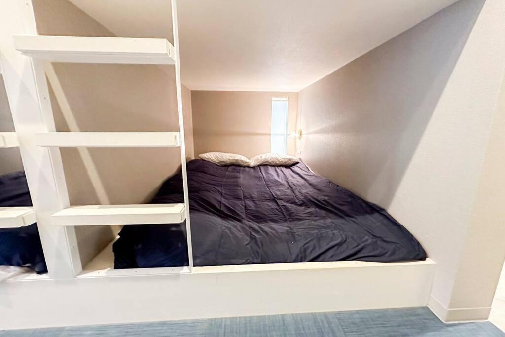 別墅 西九条 Guest House! Usjまで電車で5分!西九条駅徒歩3分!最大10人宿泊可能!デザイナーズハウス!2階建て一軒家貸切 大阪